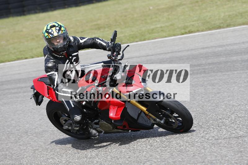 /27 12.06.2025 Ducati Schweiz Trackday Warmup  ADR/blau-bleu/ohne